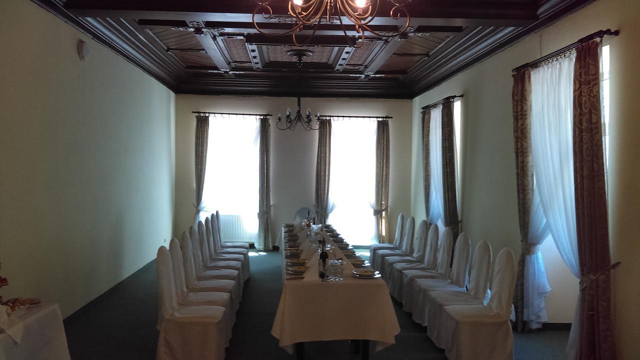 Hotel Krokus 卡缅纳古拉 外观 照片